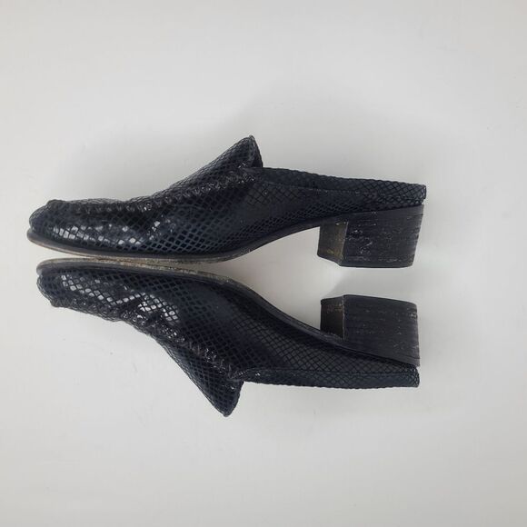 Stuart Weitzman Black Snakeskin Python Slip On Loafer 7 1/2 - Picture 2 of 16